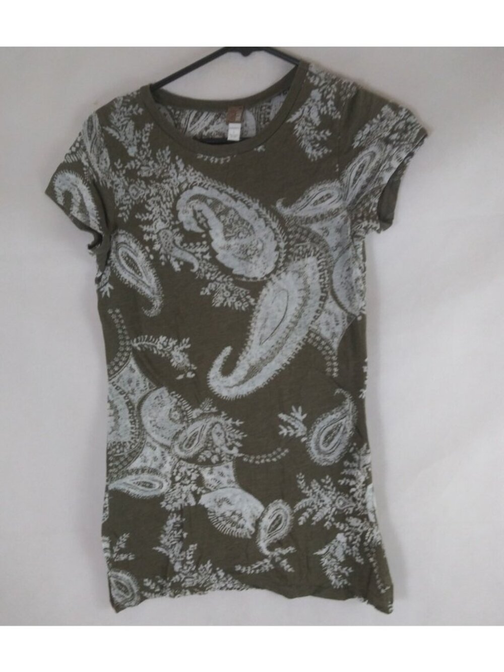 BKE Buckle Women's Olive Green Paisley Cap Sleeve T-Shirt Size Large